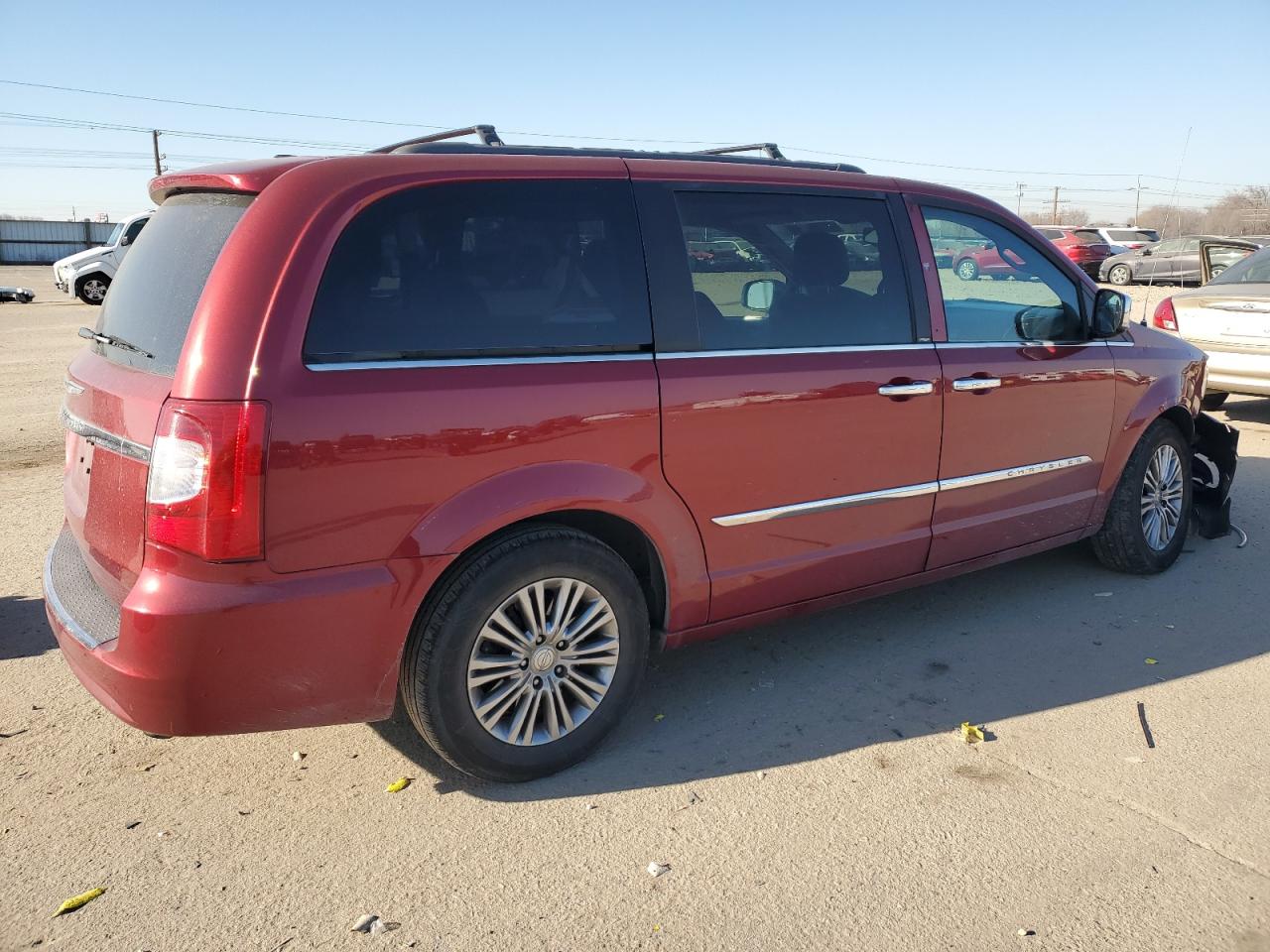 2014 Chrysler Town & Country - Image 3