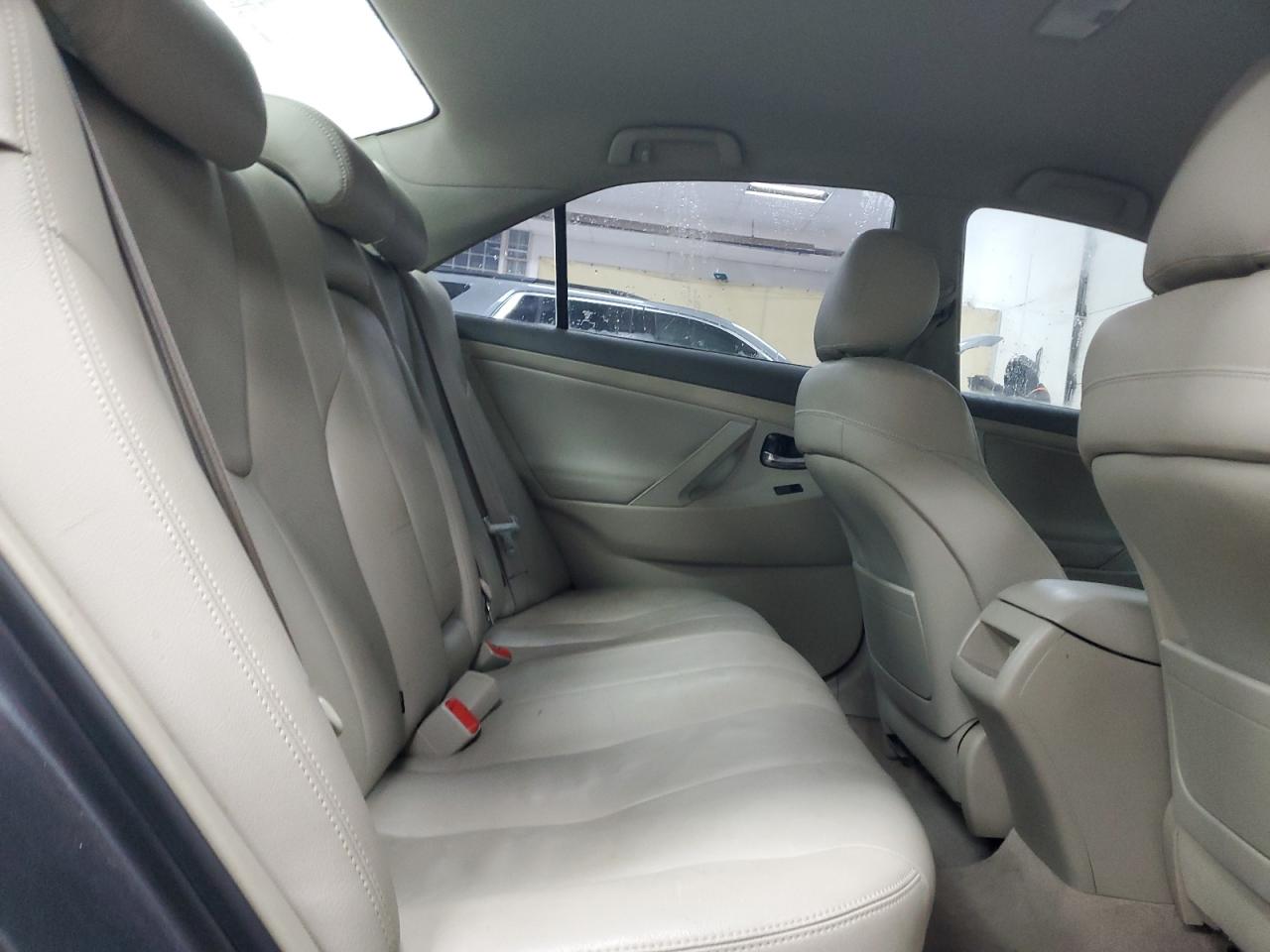 2009 Toyota Camry - Image 10