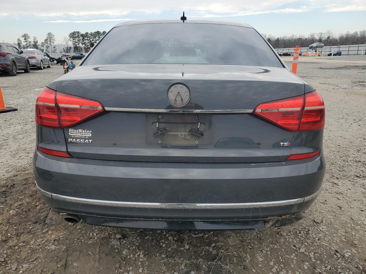 2016 Volkswagen Passat - Image 6