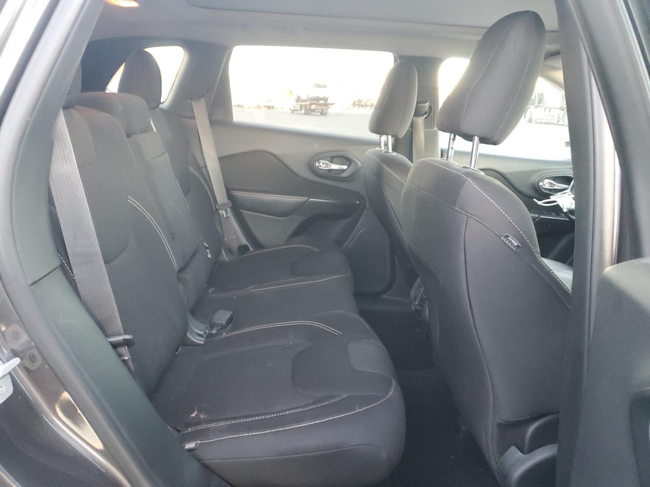 2015 Jeep Grand Cherokee - Image 11