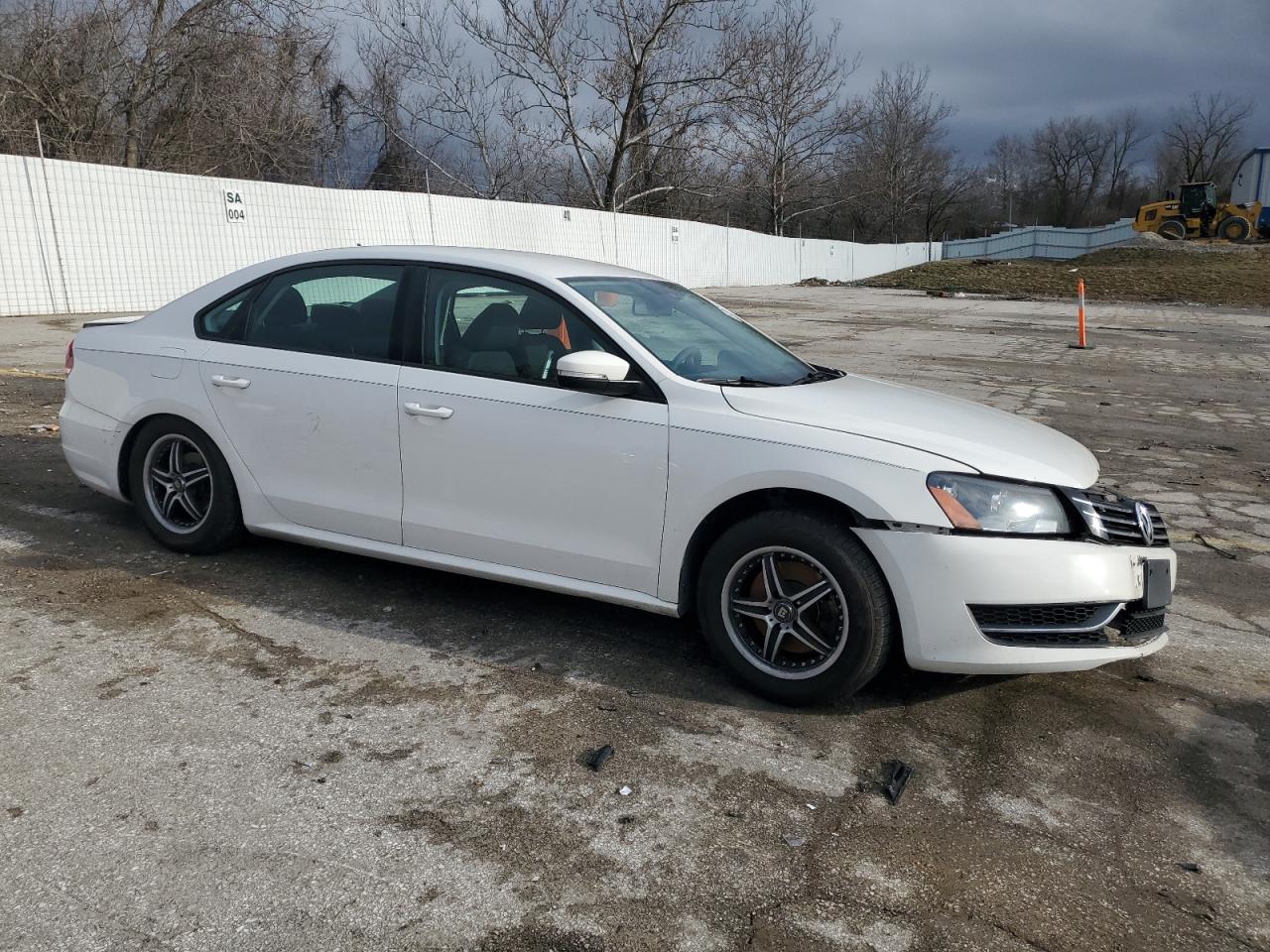 2014 Volkswagen Passat - Image 4