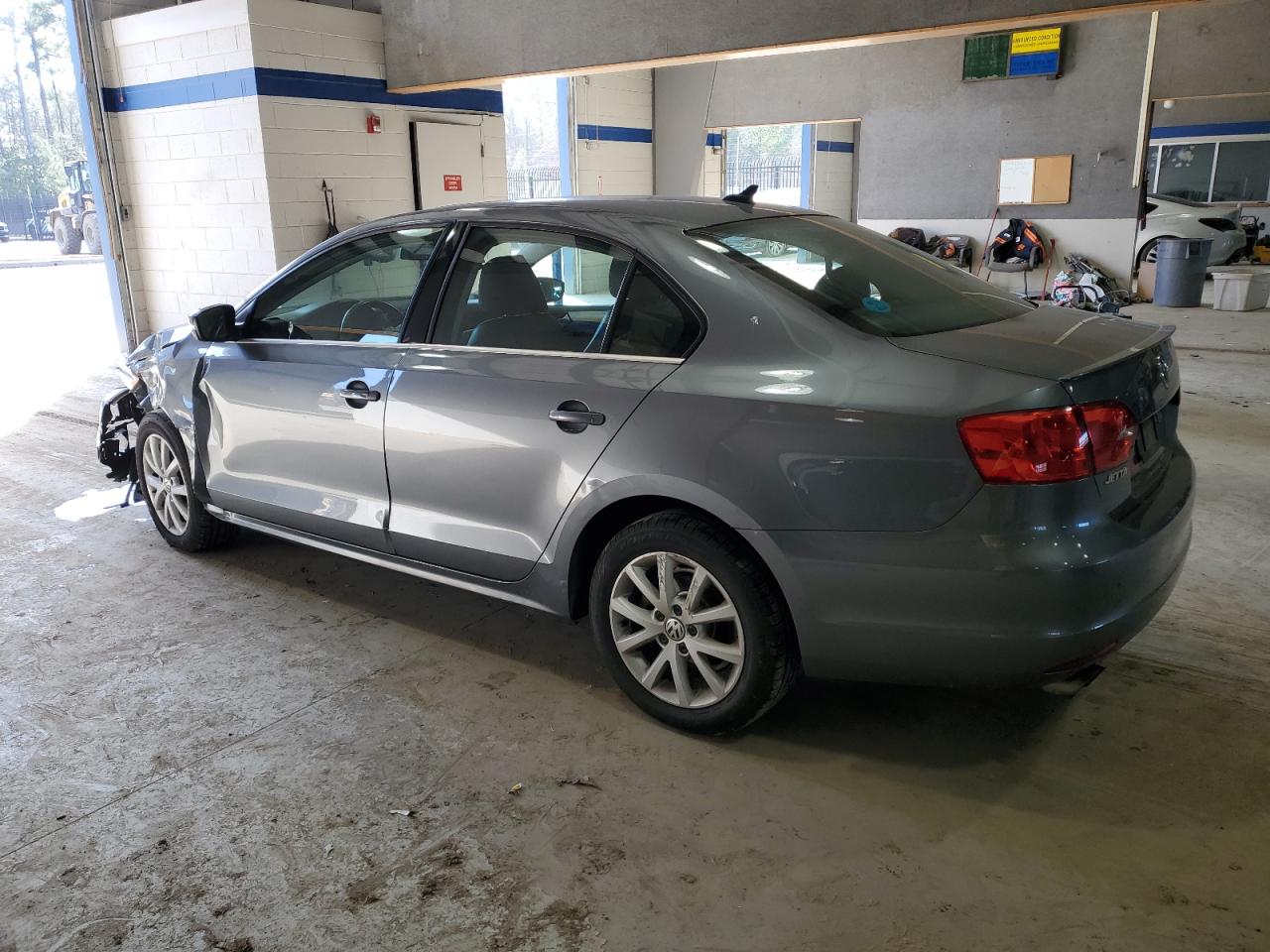 2014 Volkswagen Jetta - Image 2