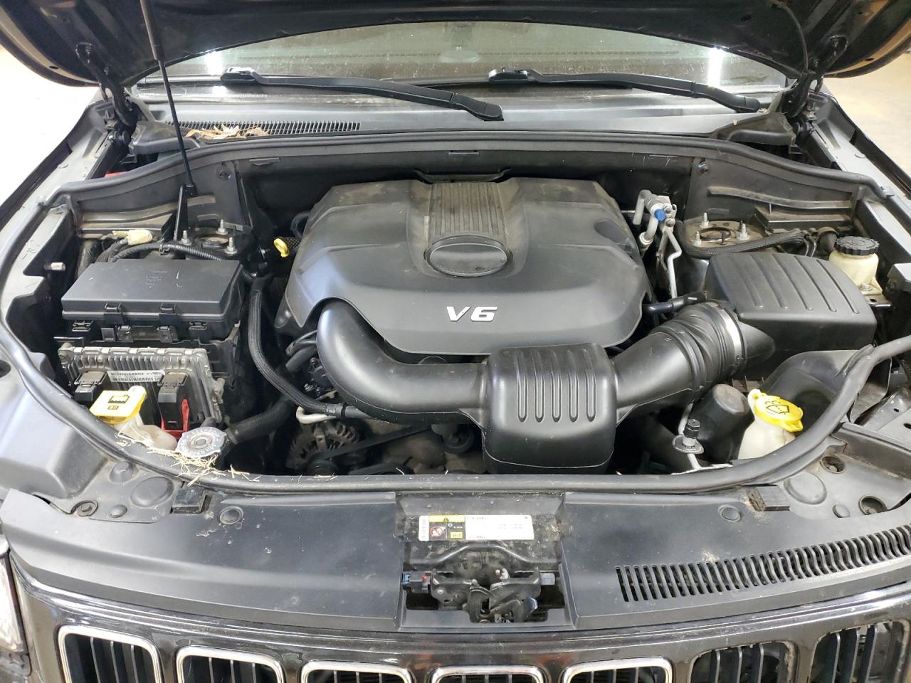 2014 Jeep Grand Cherokee - Image 14