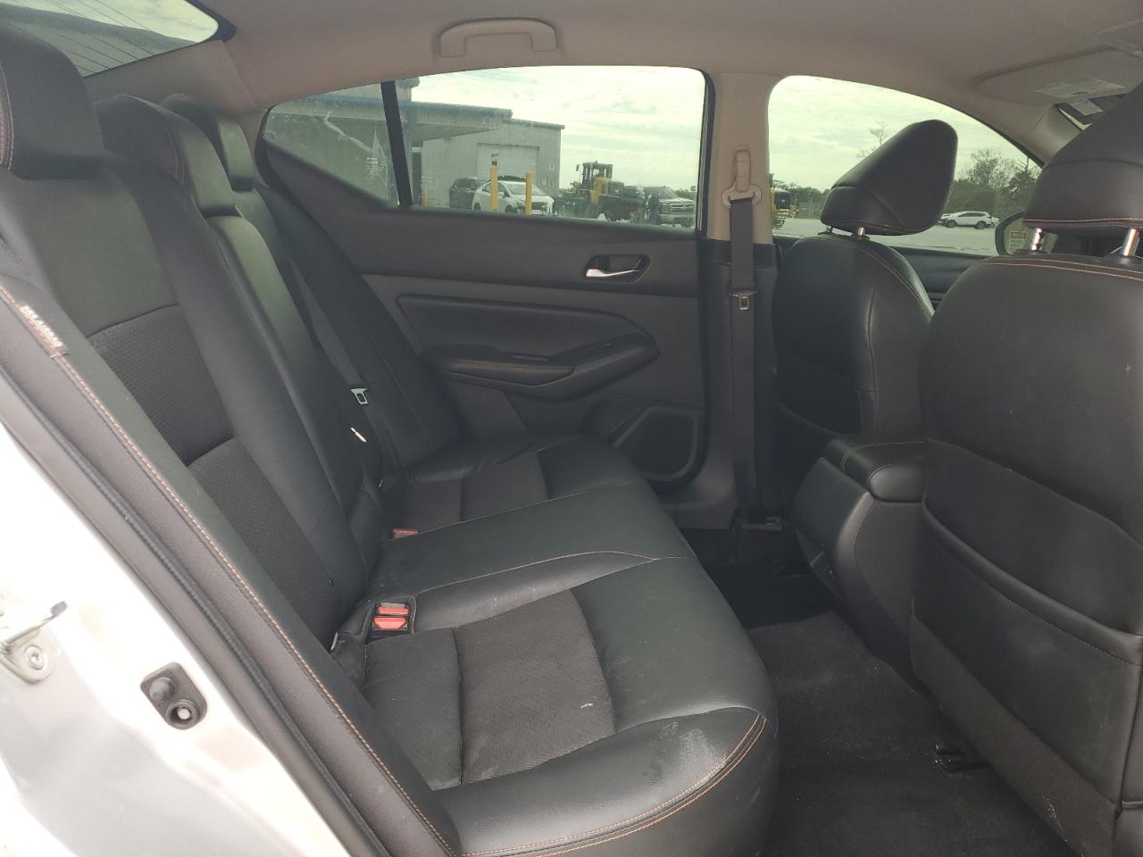 2019 Nissan Altima - Image 10