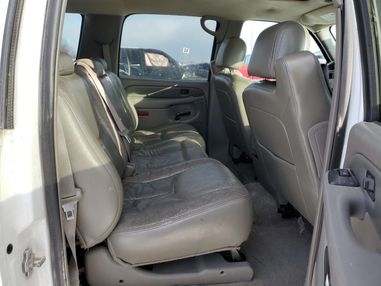 2005 GMC Yukon - Image 11