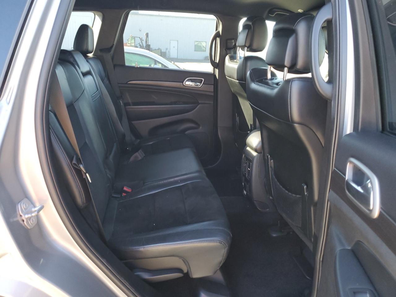 2018 Jeep Grand Cherokee - Image 11