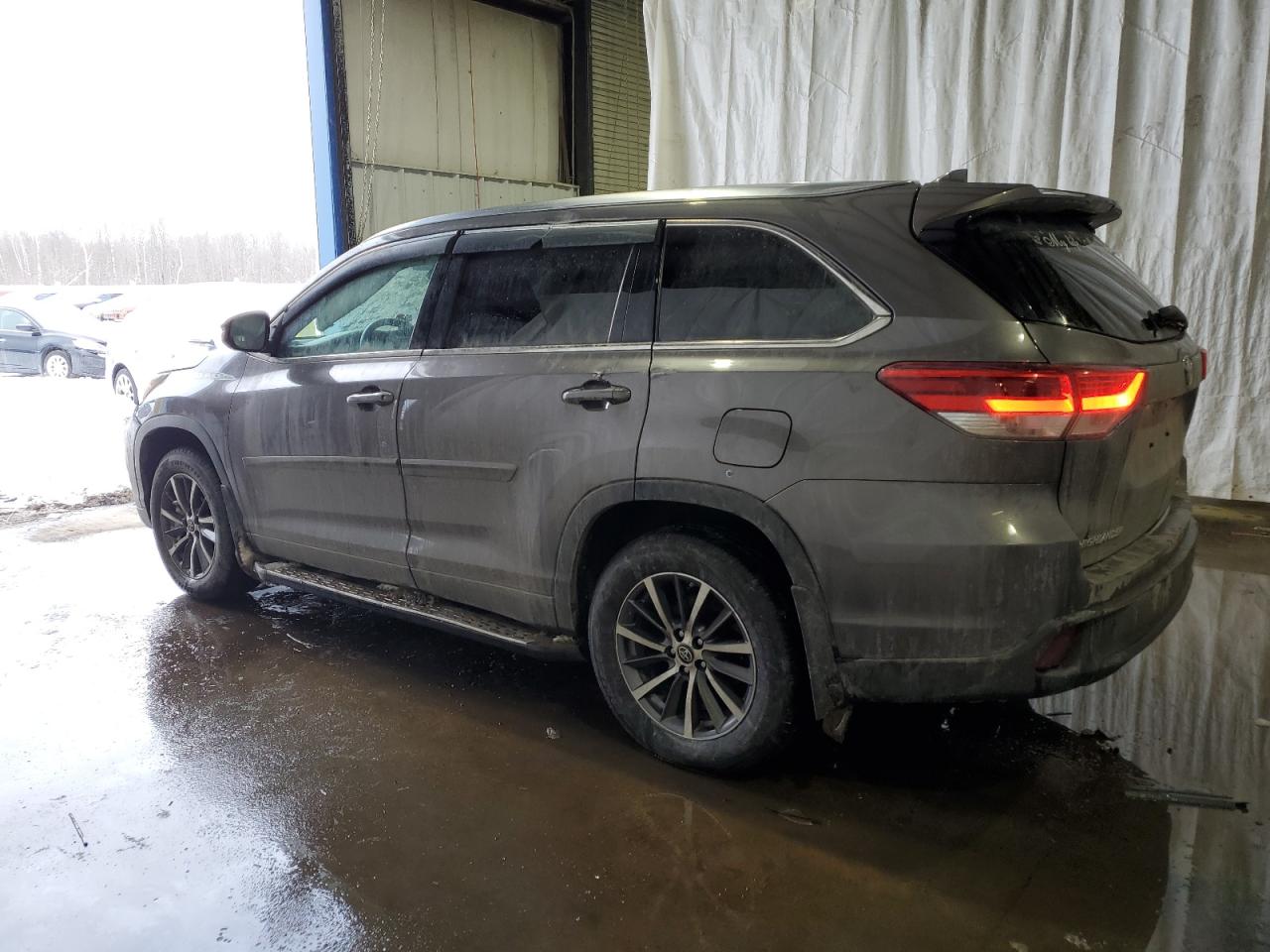 2018 Toyota Highlander - Image 2