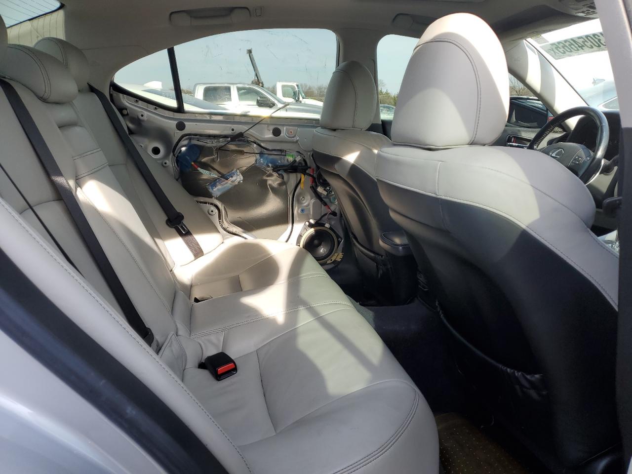 2010 Lexus IS - Image 10