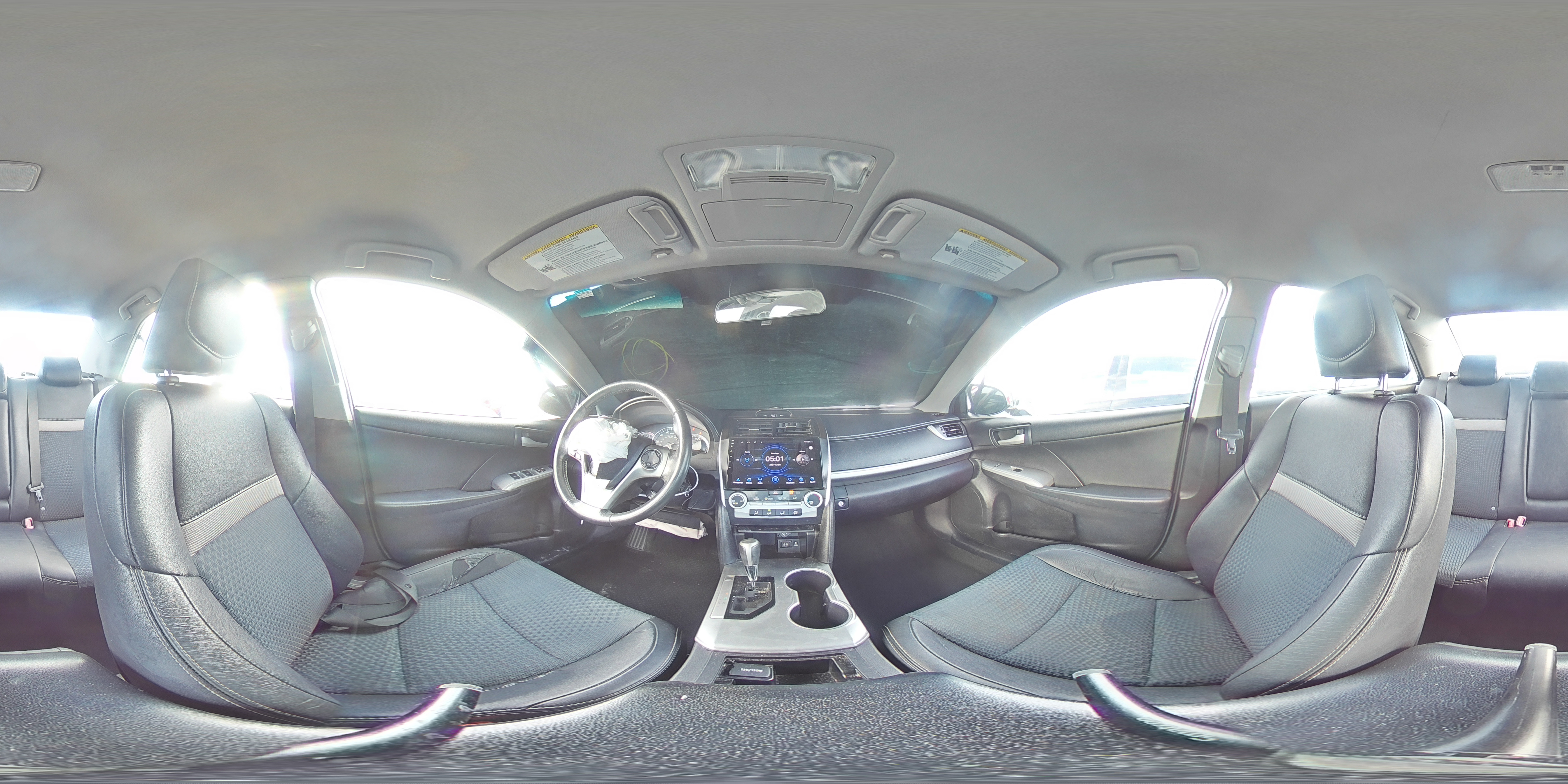 2014 Toyota Camry - Image 12