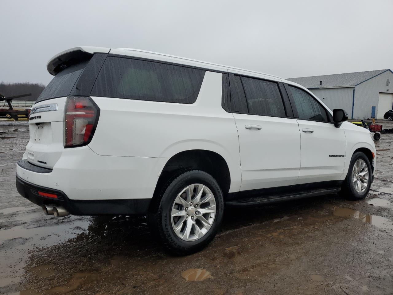 2023 Chevrolet Suburban - Image 3
