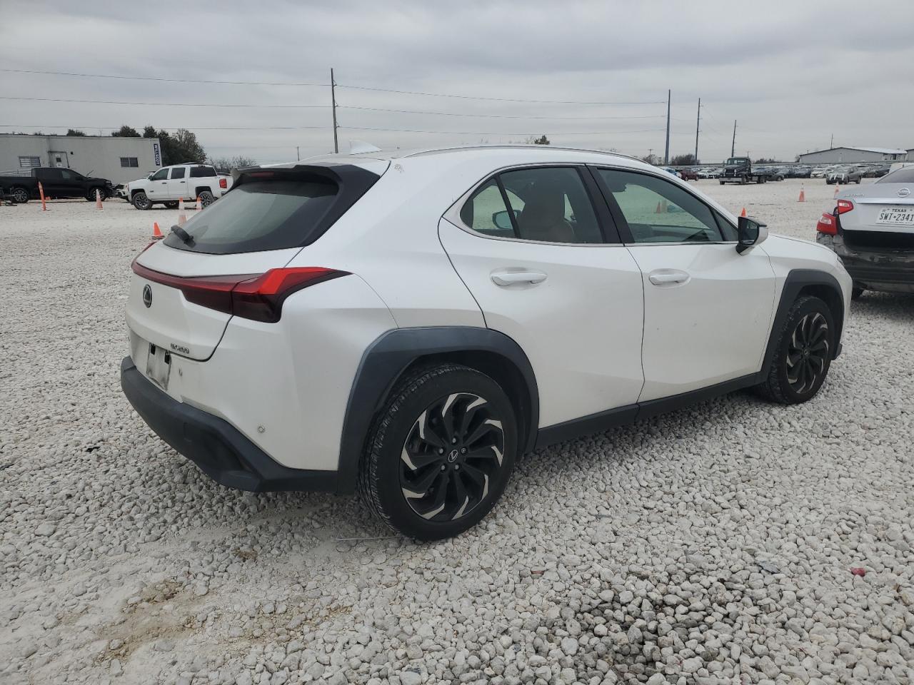 2020 Lexus UX - Image 3