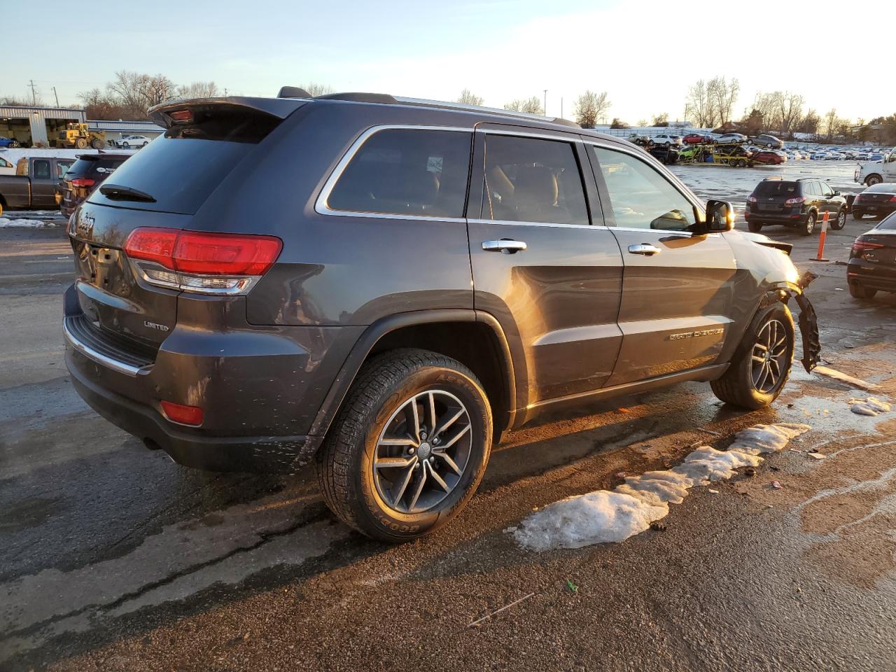 2017 Jeep Grand Cherokee - Image 3