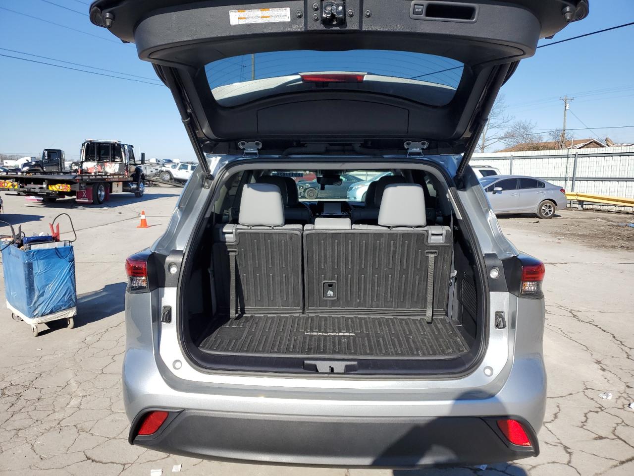 2022 Toyota Highlander - Image 6