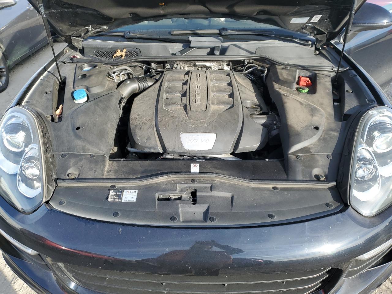 2015 Porsche Cayenne - Image 12