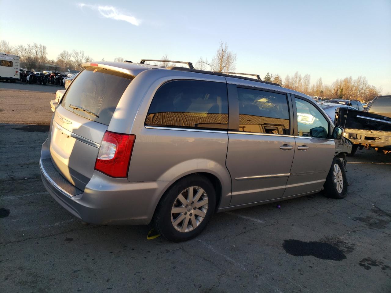 2015 Chrysler Town & Country - Image 3