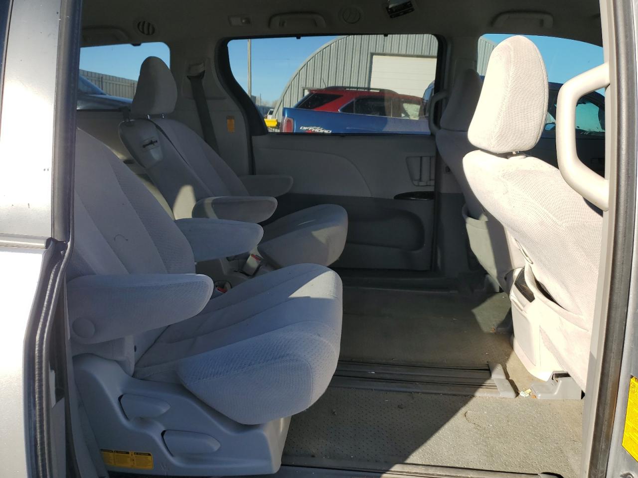 2013 Toyota Sienna - Image 11