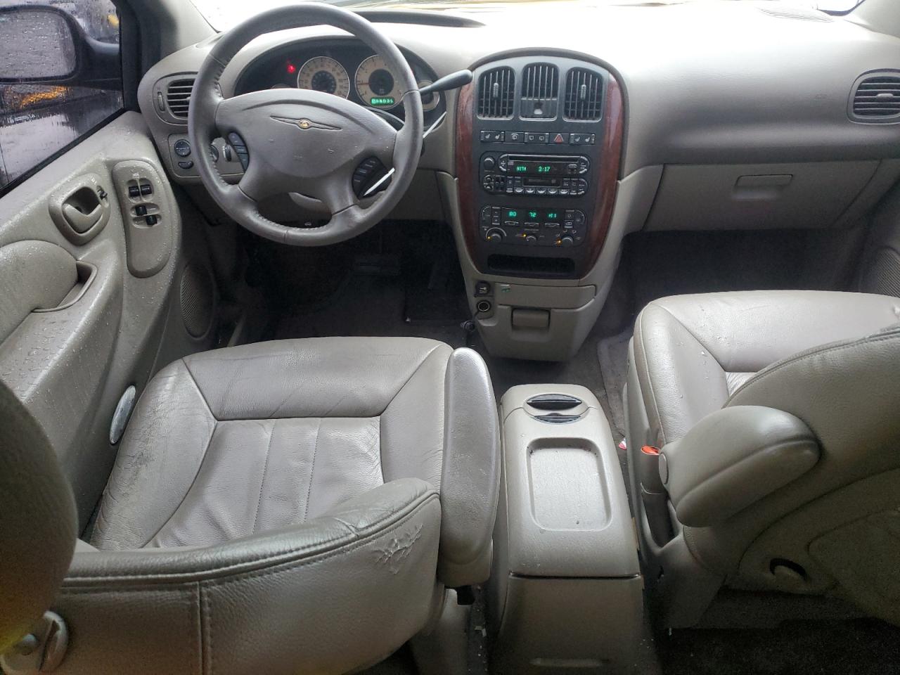 2002 Chrysler Town & Country - Image 8