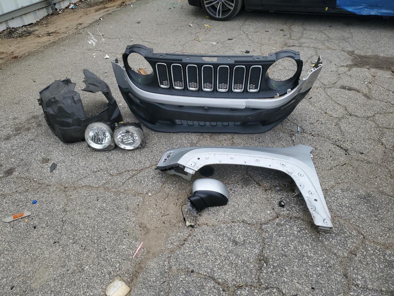 2017 Jeep Renegade - Image 13