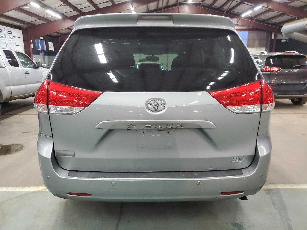 2011 Toyota Sienna - Image 6