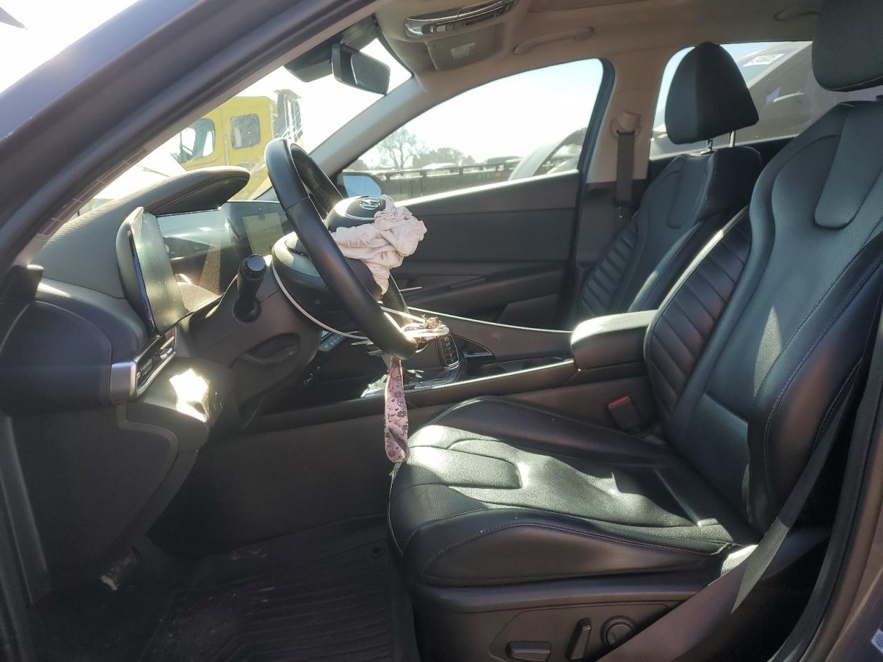 2023 Hyundai Elantra - Image 7