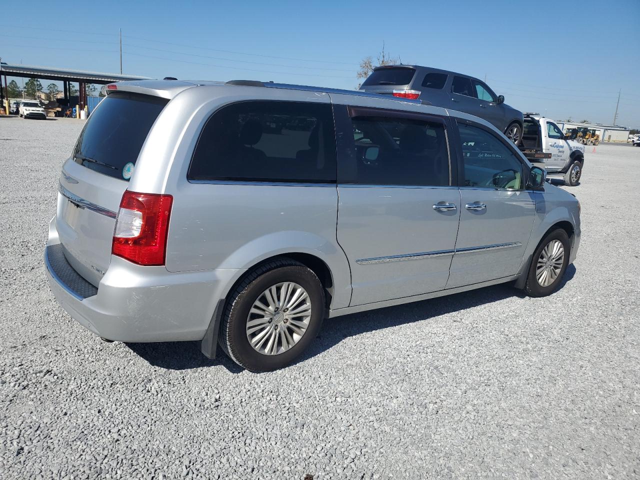 2012 Chrysler Town & Country - Image 3