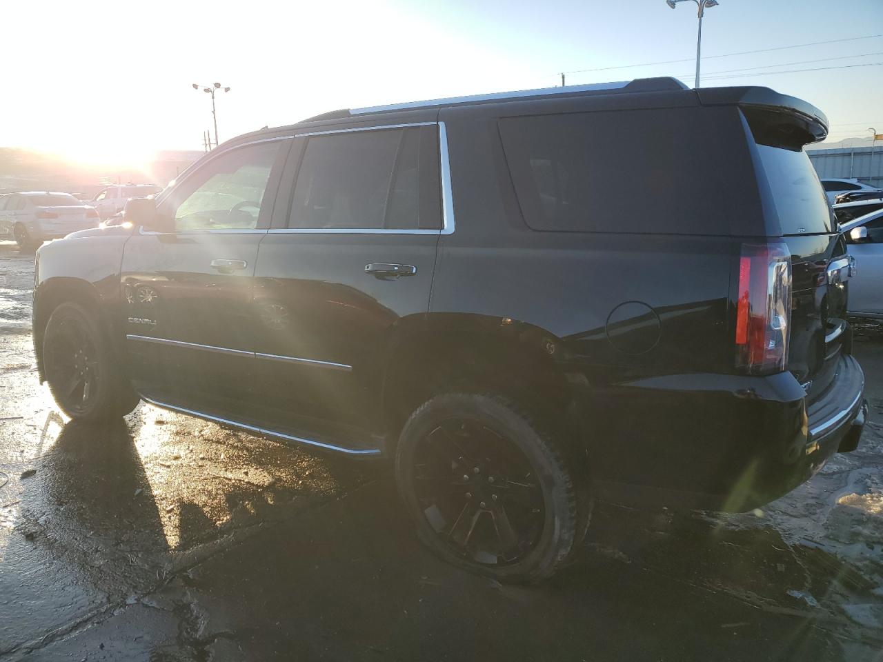 2016 GMC Yukon - Image 2