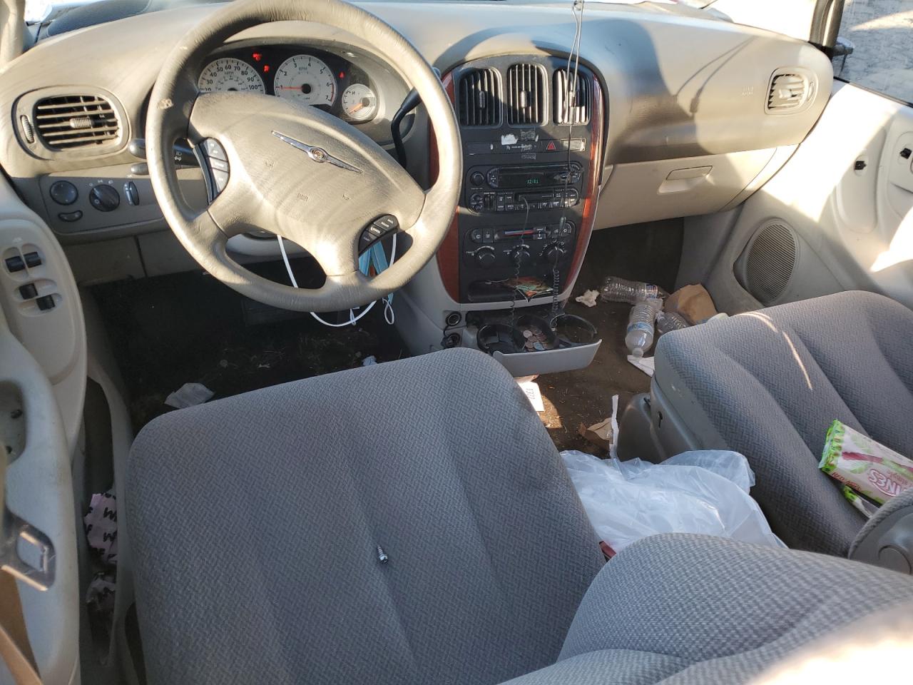 2006 Chrysler Town & Country - Image 8