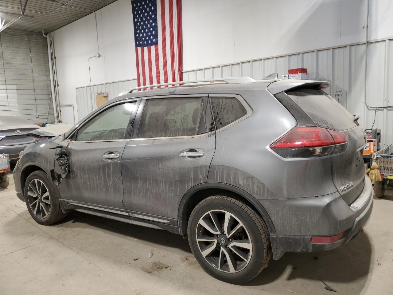 2017 Nissan Rogue - Image 2