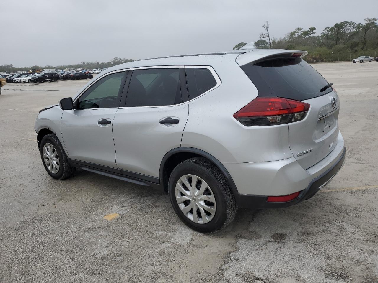 2018 Nissan Rogue - Image 2