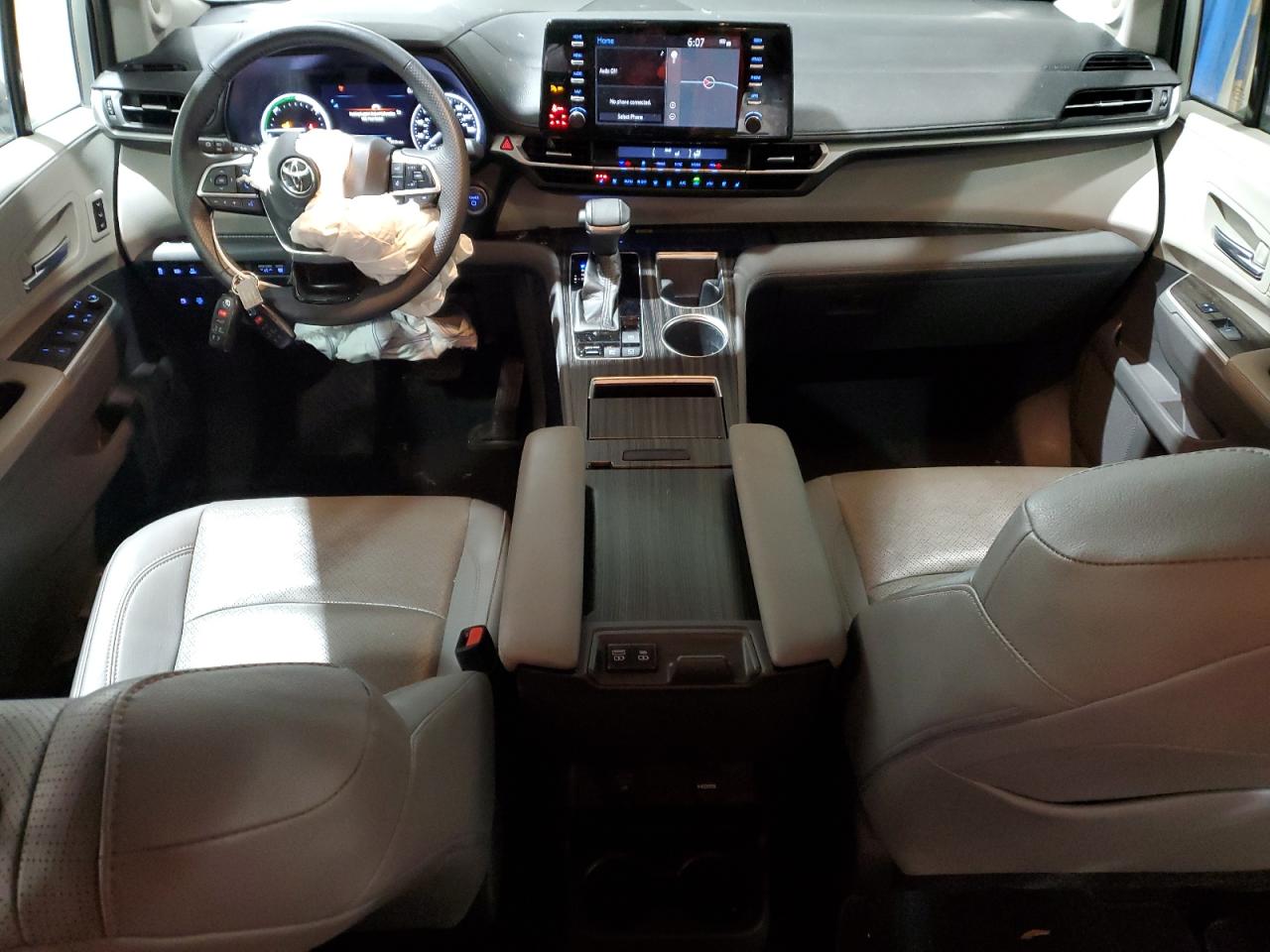 2021 Toyota Sienna - Image 8