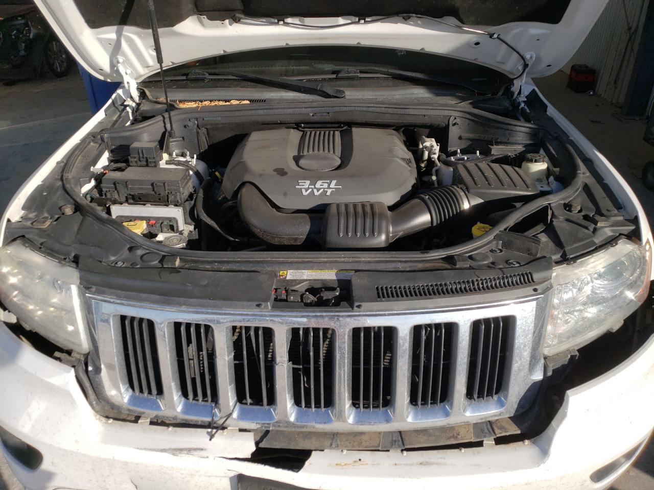 2013 Jeep Grand Cherokee - Image 12