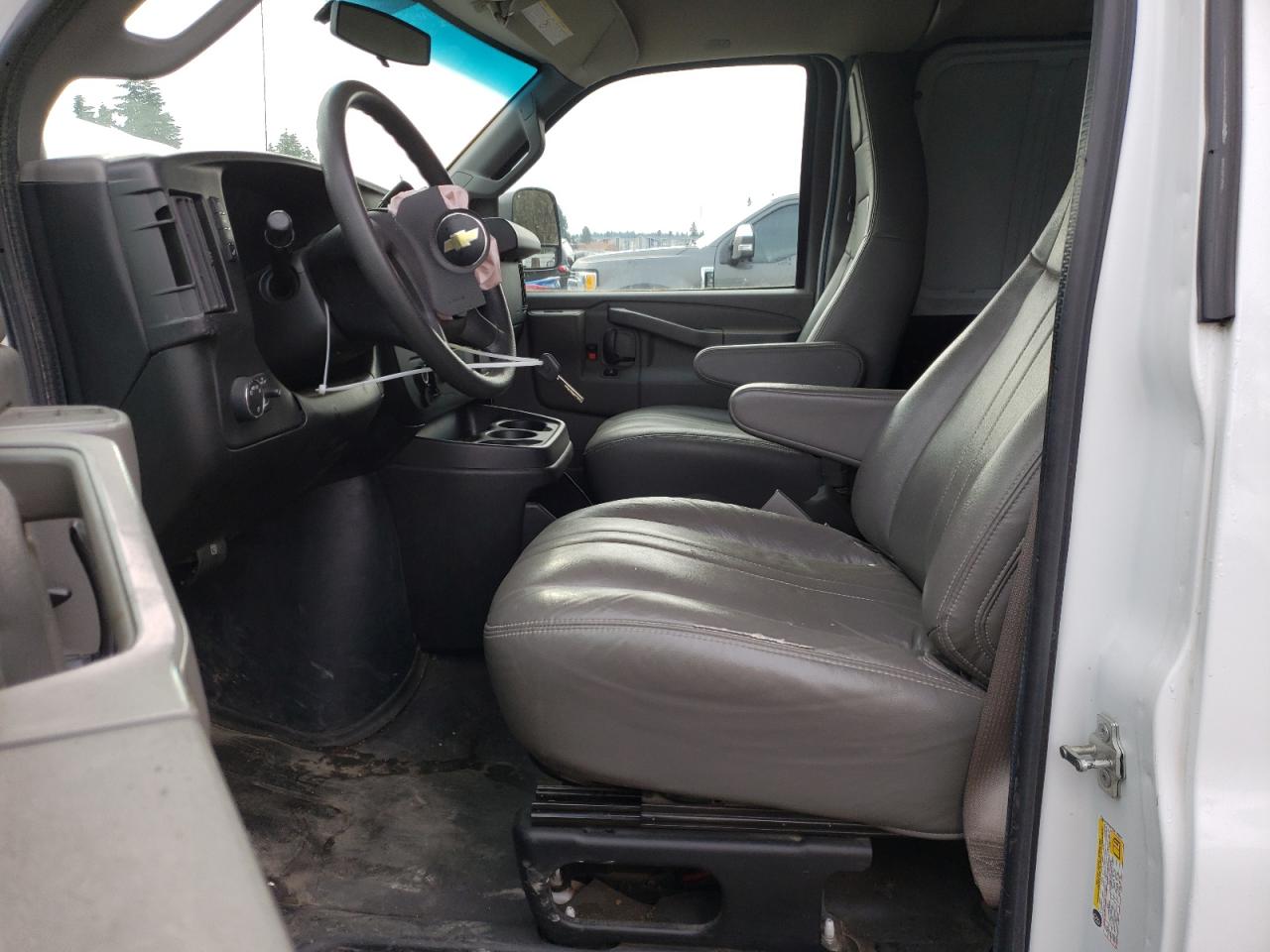 2017 Chevrolet Express - Image 7