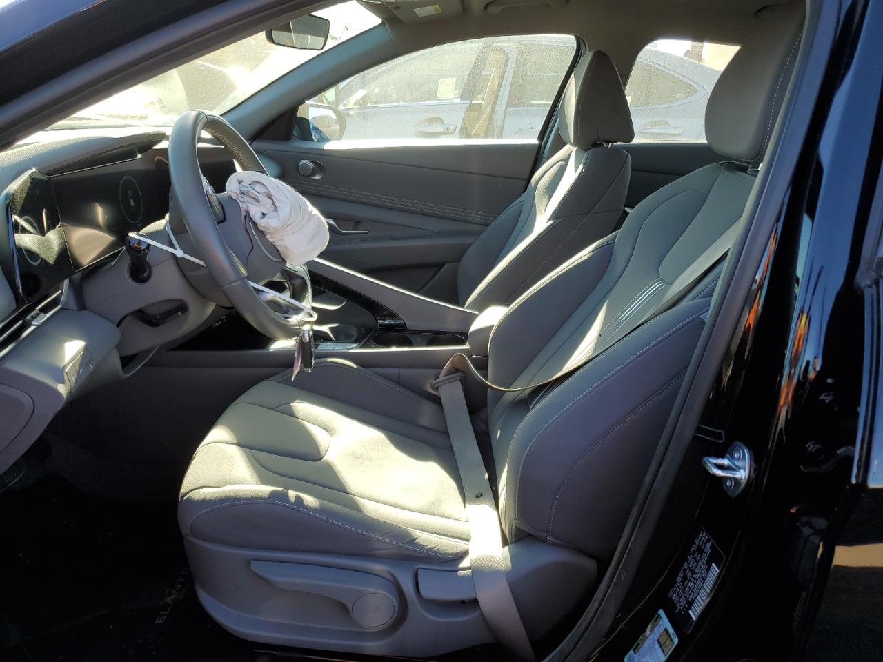 2023 Hyundai Elantra - Image 7