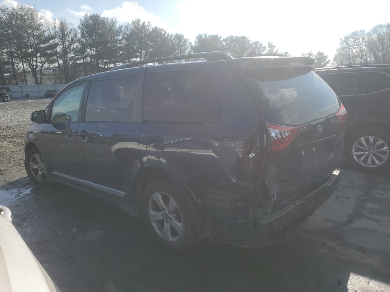 2020 Toyota Sienna - Image 2