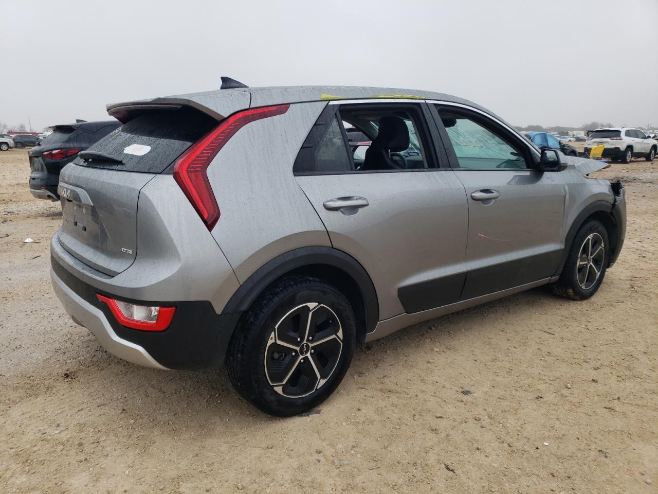 2023 Kia Niro - Image 3