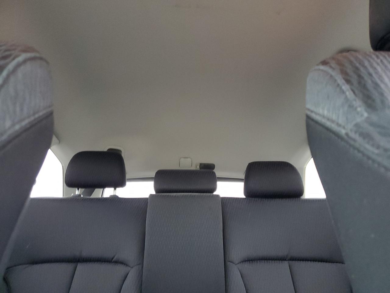 2010 Subaru Outback - Image 10