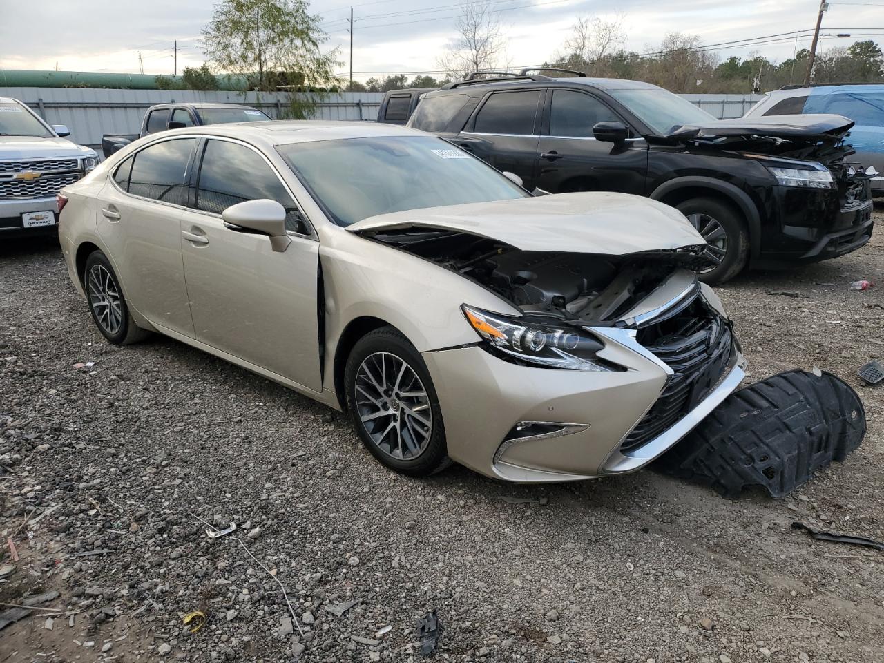 VIN 58ABK1GG2HU056722 2017 LEXUS ES350 no.4