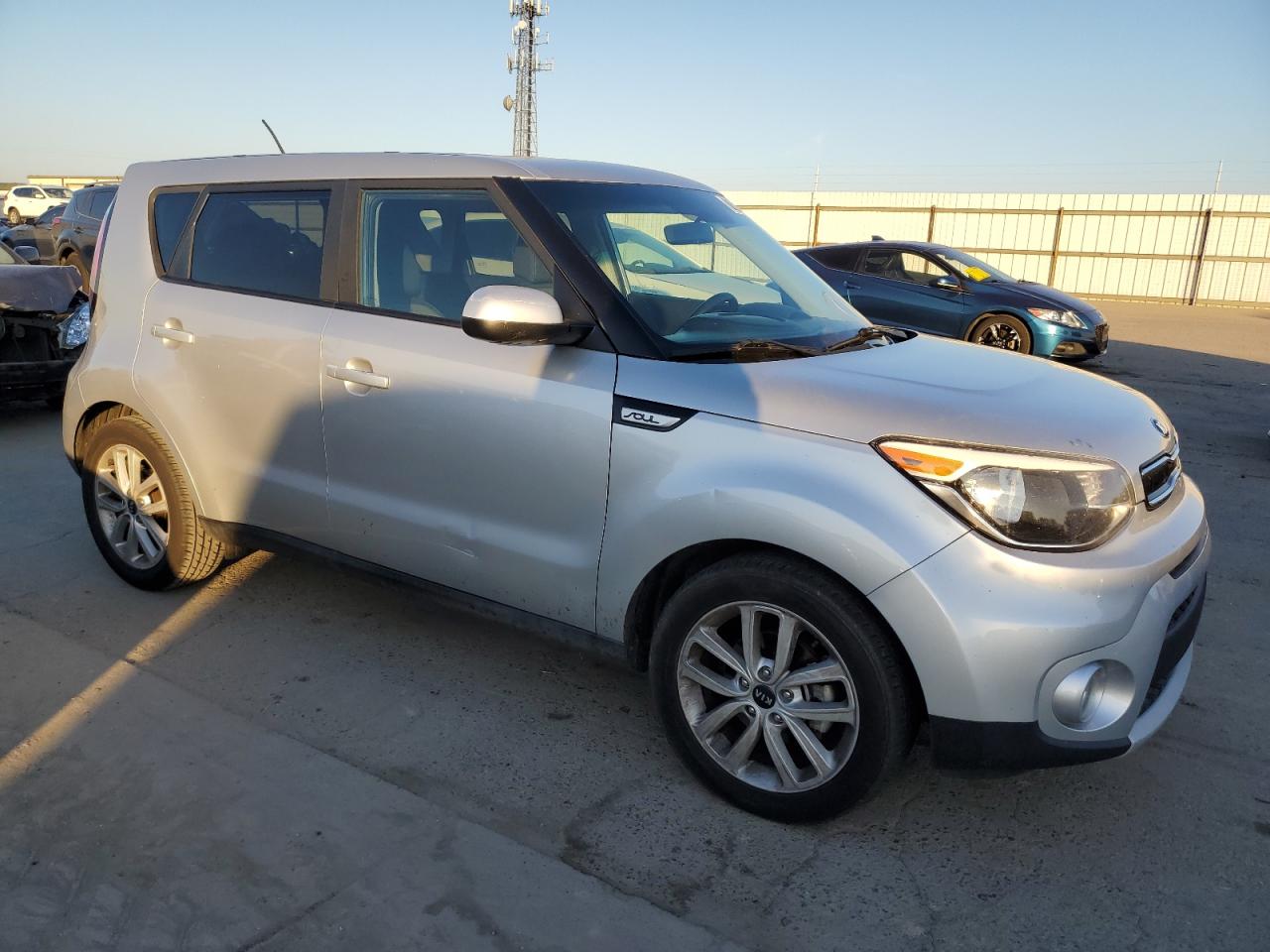 VIN KNDJP3A55K7646172 2019 KIA SOUL no.4