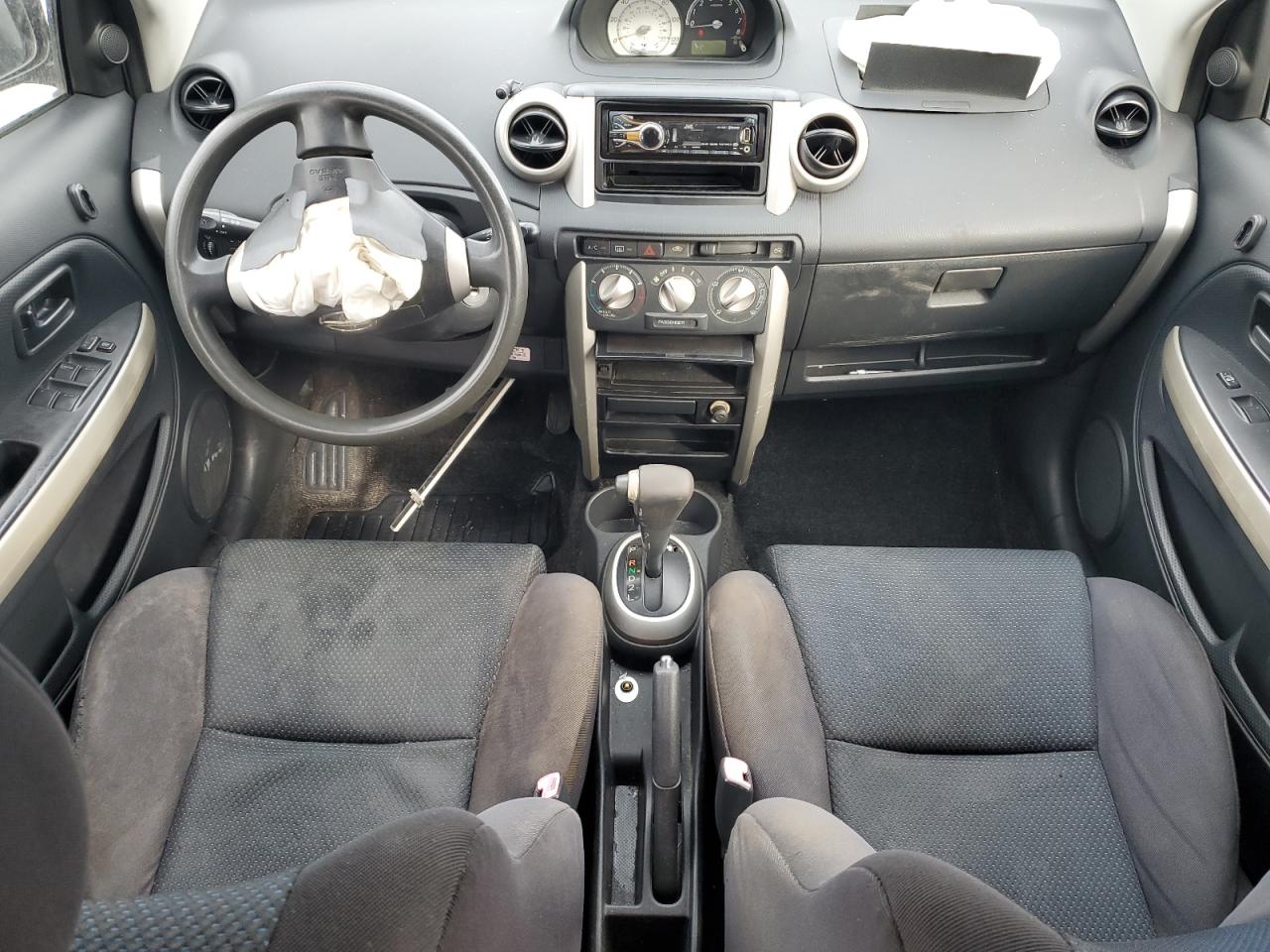 2005 Toyota xA - Image 8