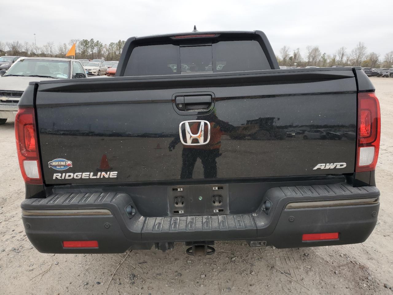 2017 Honda Ridgeline - Image 6