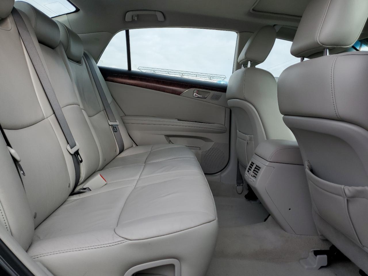 2011 Toyota Avalon - Image 10