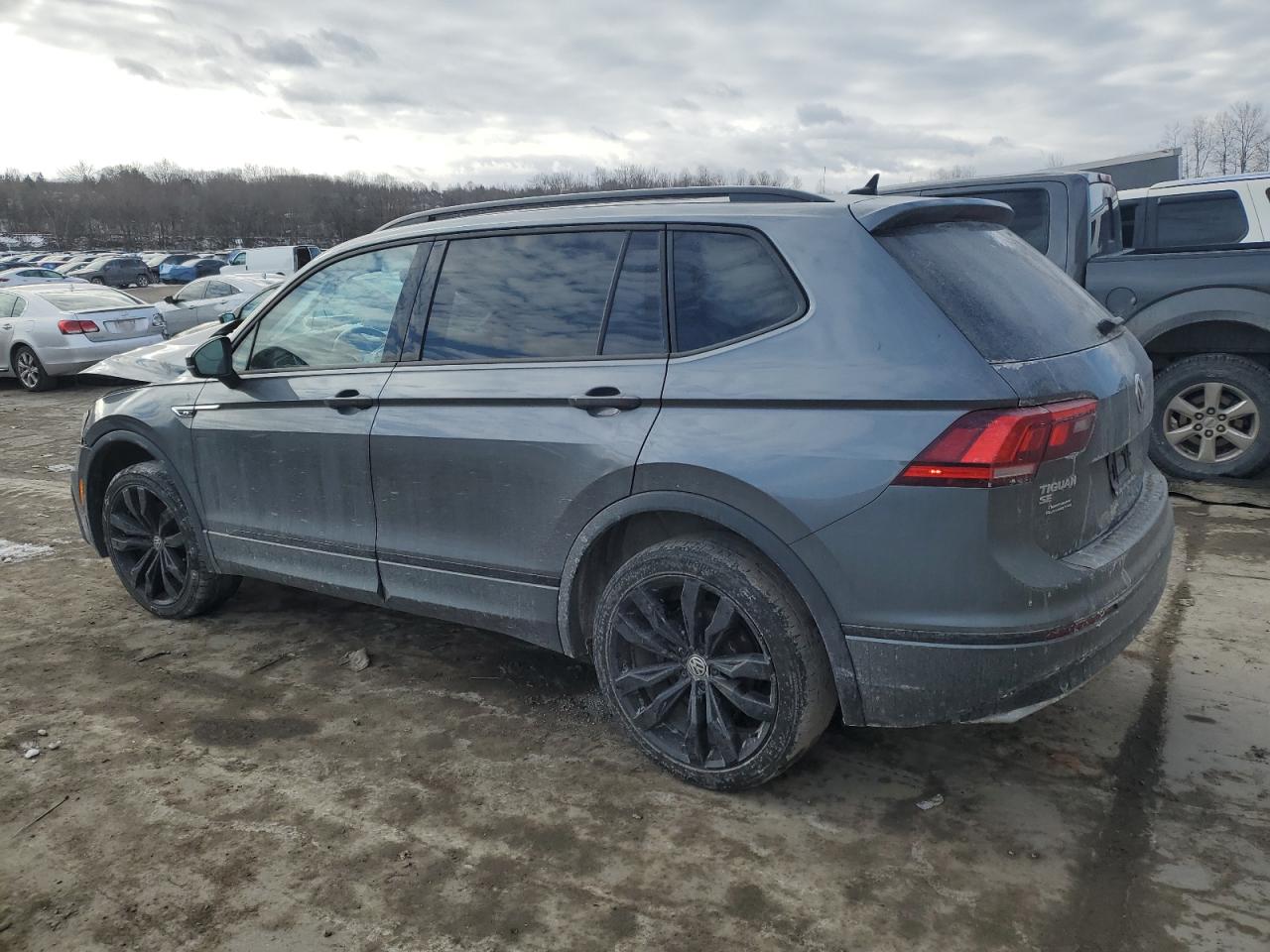 2021 Volkswagen Tiguan - Image 2