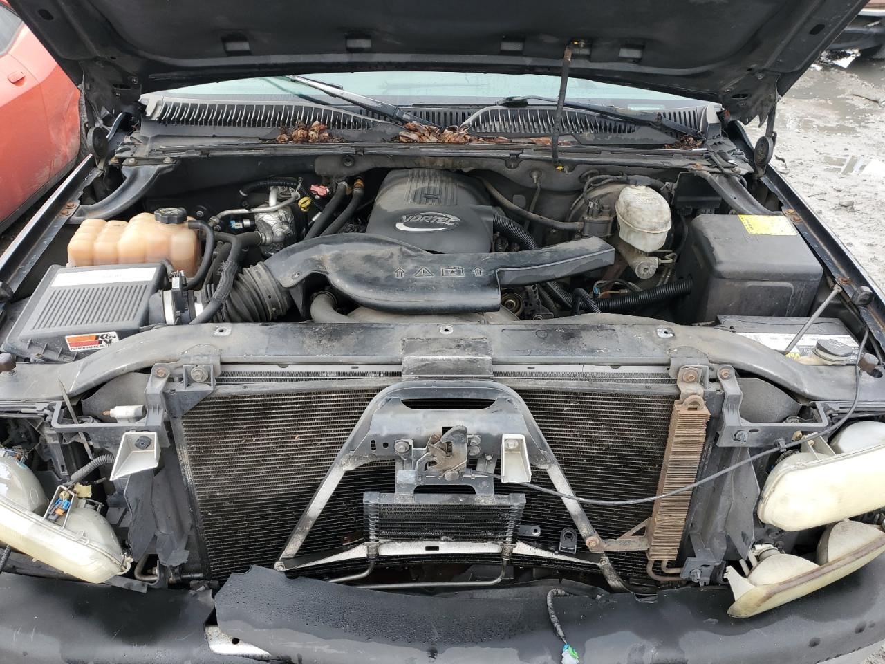 2003 Chevrolet Suburban - Image 12