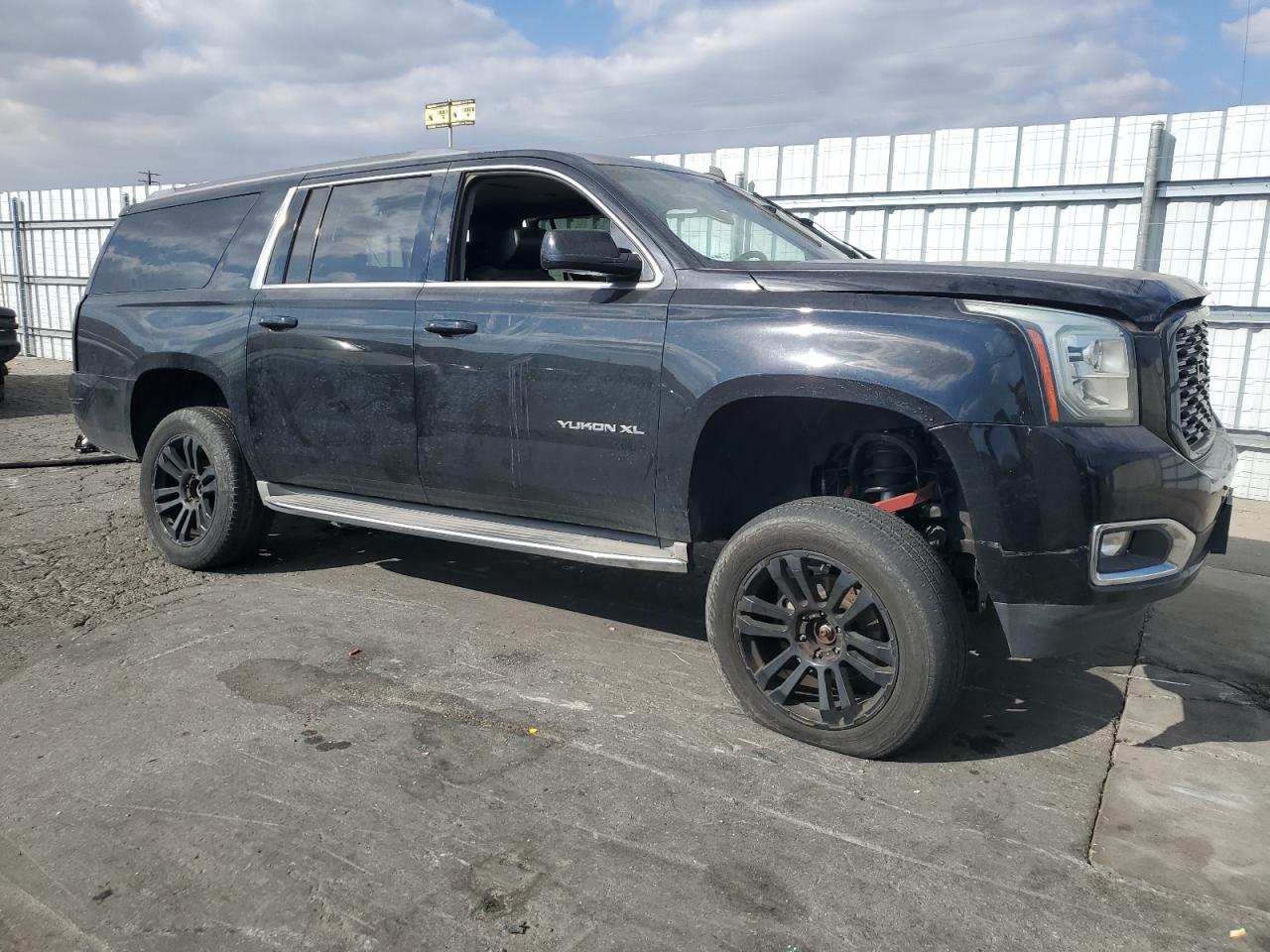 2015 GMC Yukon - Image 4