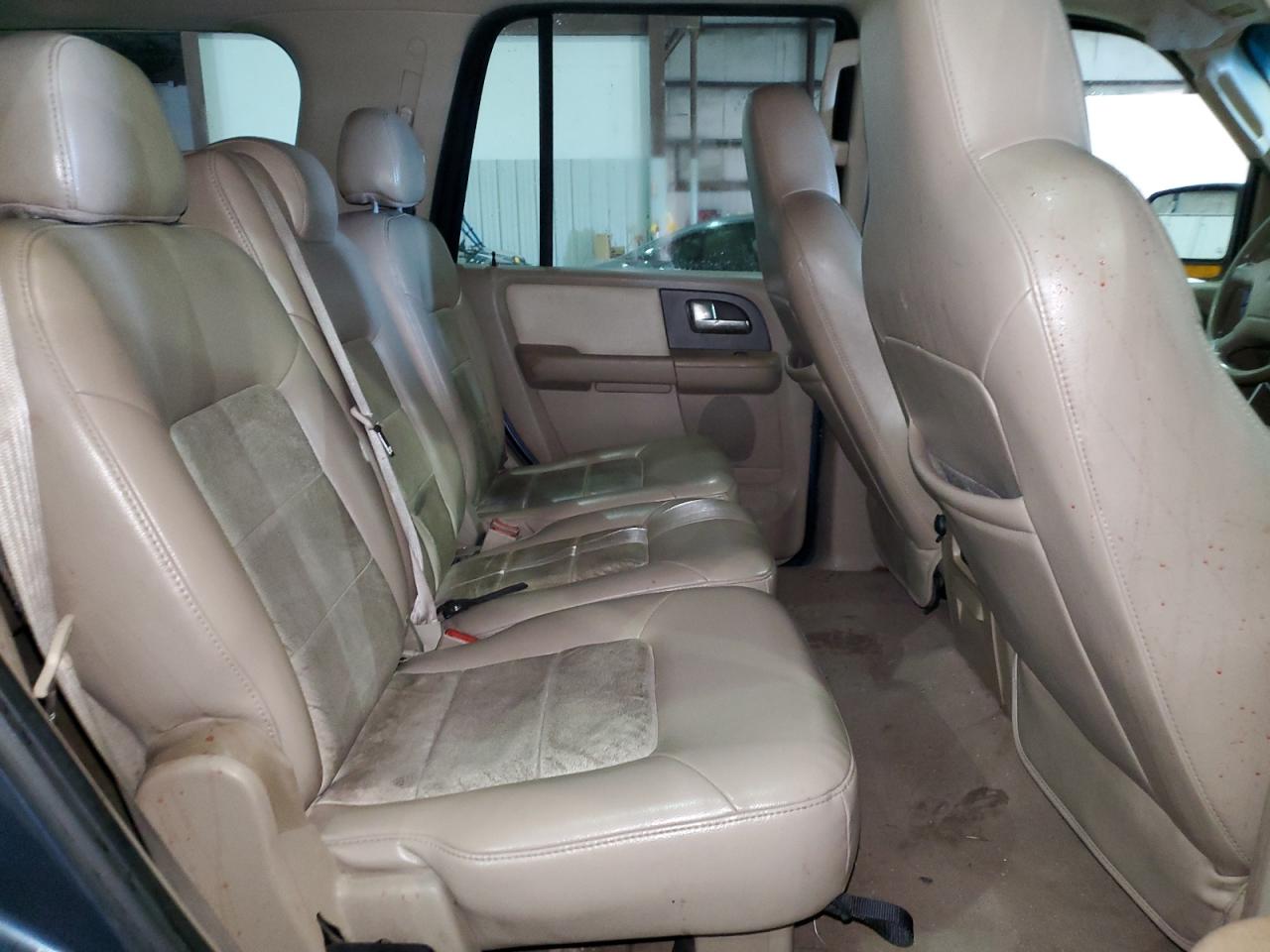 2004 Ford Expedition - Image 11