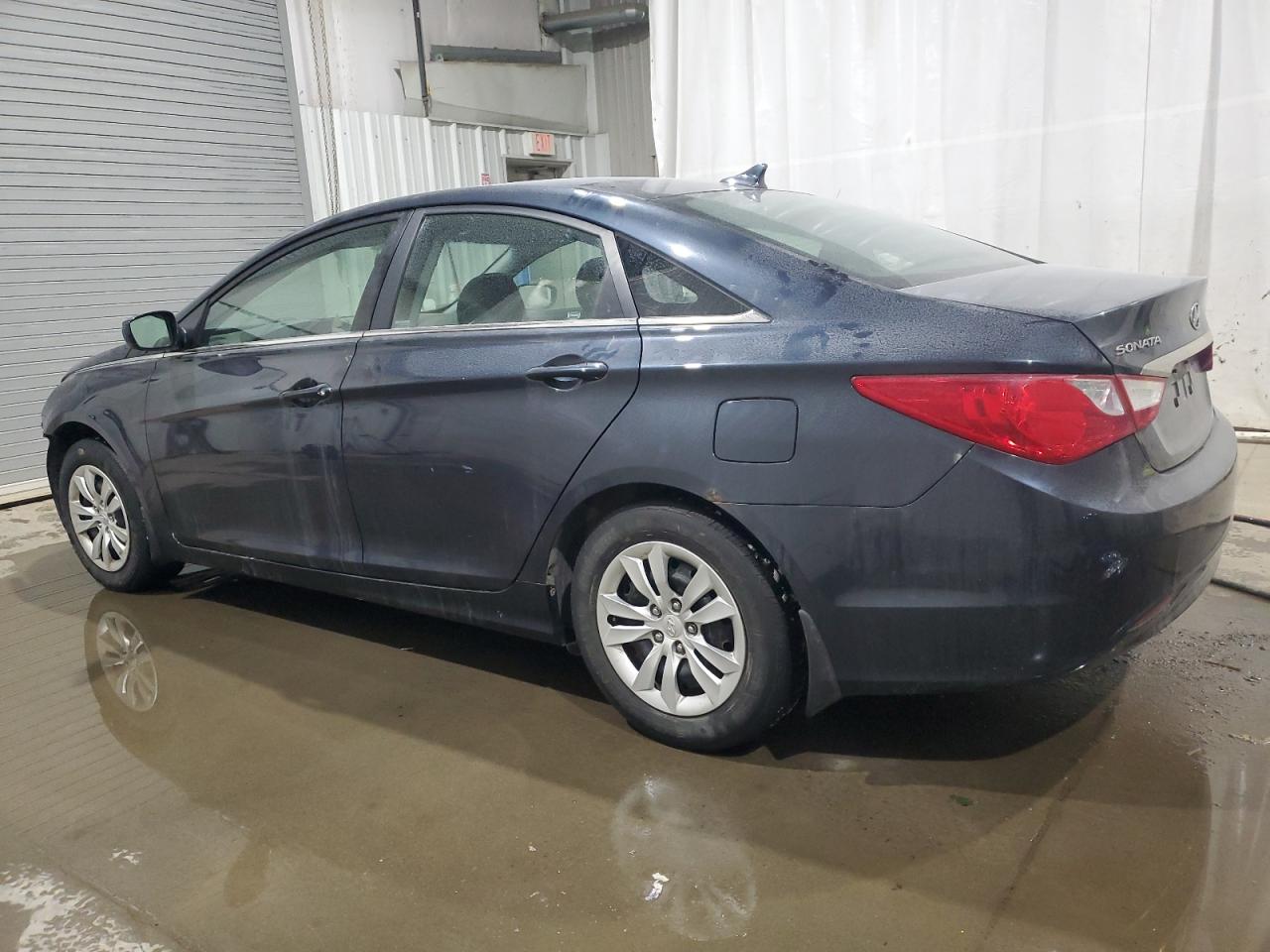 2011 Hyundai Sonata - Image 2