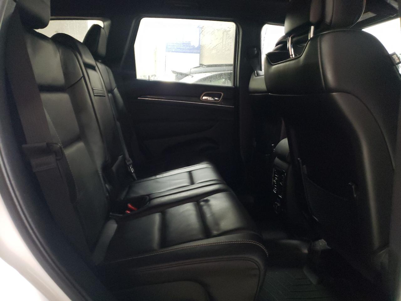2015 Jeep Grand Cherokee - Image 10