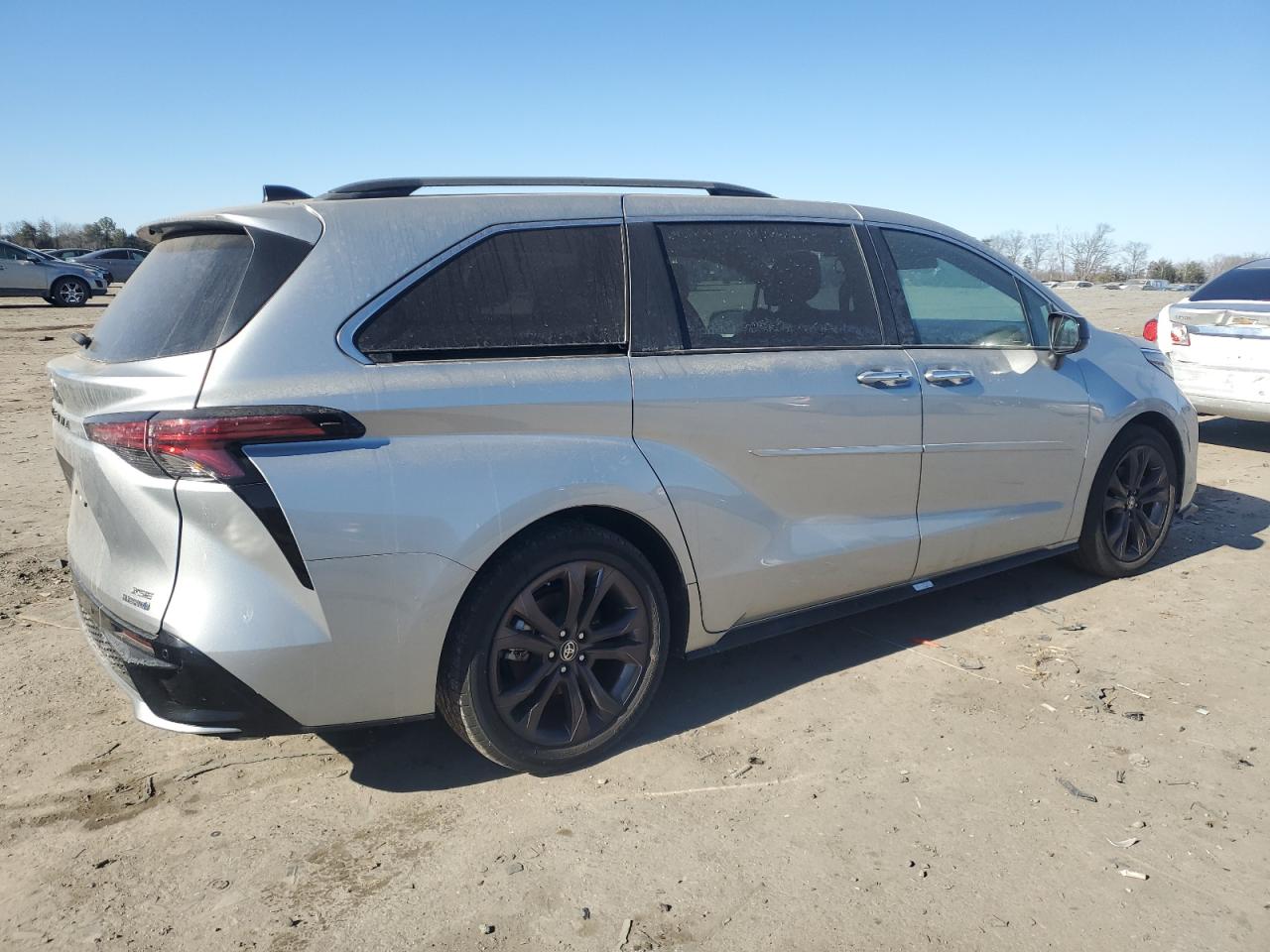 2022 Toyota Sienna - Image 3