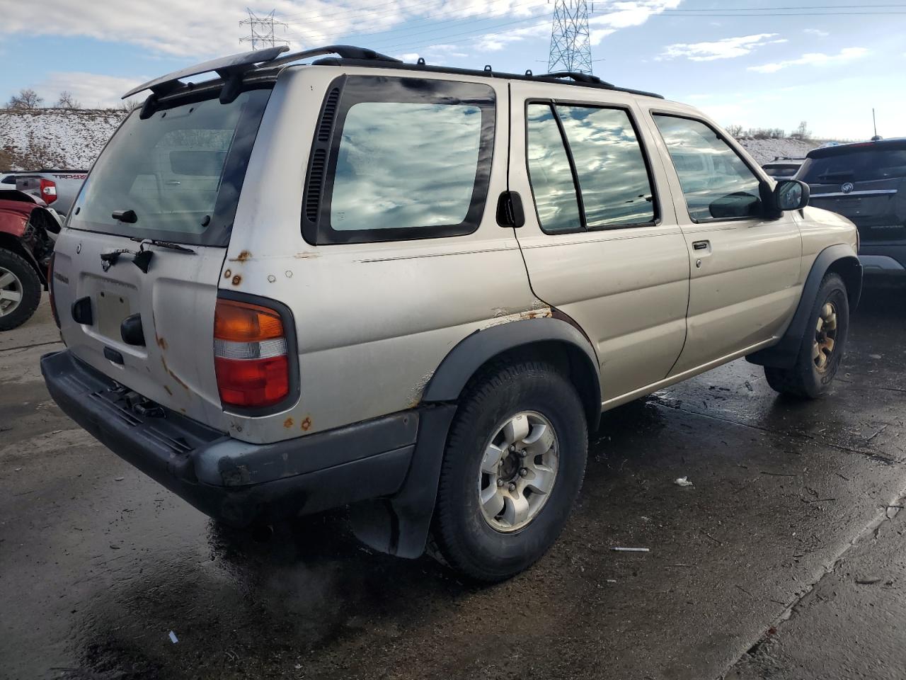 1998 Nissan Pathfinder - Image 3