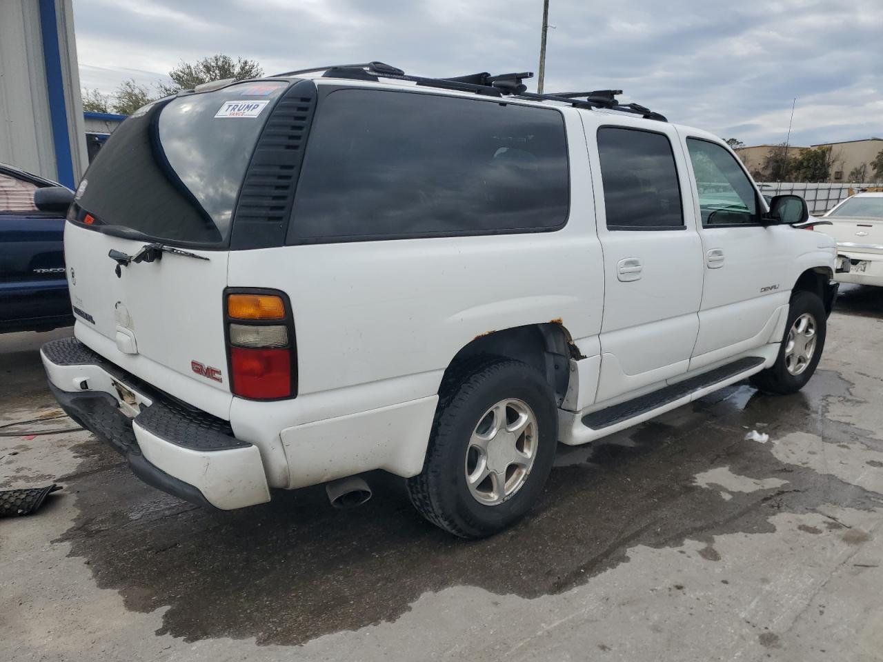2004 GMC Yukon - Image 3